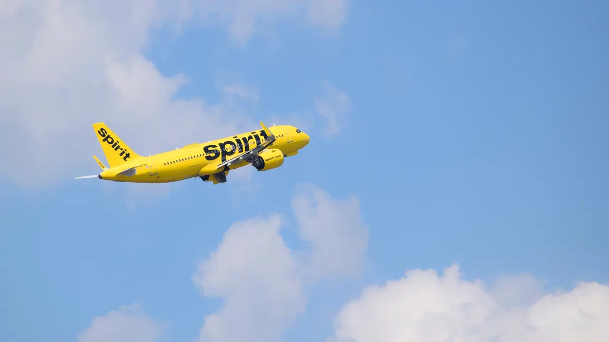 یک هواپیمای اسپیریت ایرلاینز از فرودگاه بینالمللی هارتسفیلد-جکسون آتلانتا در ۲۹ اوت ۲۰۲۵ پرواز میکند.