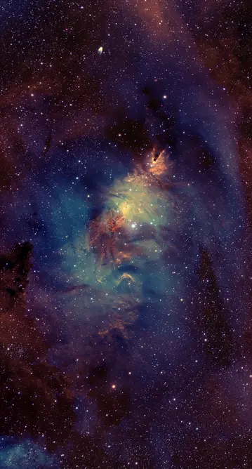 سحابی مخروطی و خوشهٔ درخت کریسمس، اثر بیل لاوری، چیدینگستون هوث، کنت، بریتانیای کبیر، ۲–۴ ژانویه و ۲۶ مارس ۲۰۲۵. تجهیزات: دوربین ZWO ASI2600MM Pro، ریفراکتر William Optics GT‑81 IV، پایه Sky‑Watcher EQ6‑R Pro. زمان نوردهی: Ha 10× 1,200”, OIII 21× 1,200”, SII 14× 1,200”, LRGB 40× 30” هر کدام، مجموعاً ۱۳ h ۲۰’. نرم‌افزار: PixInsight