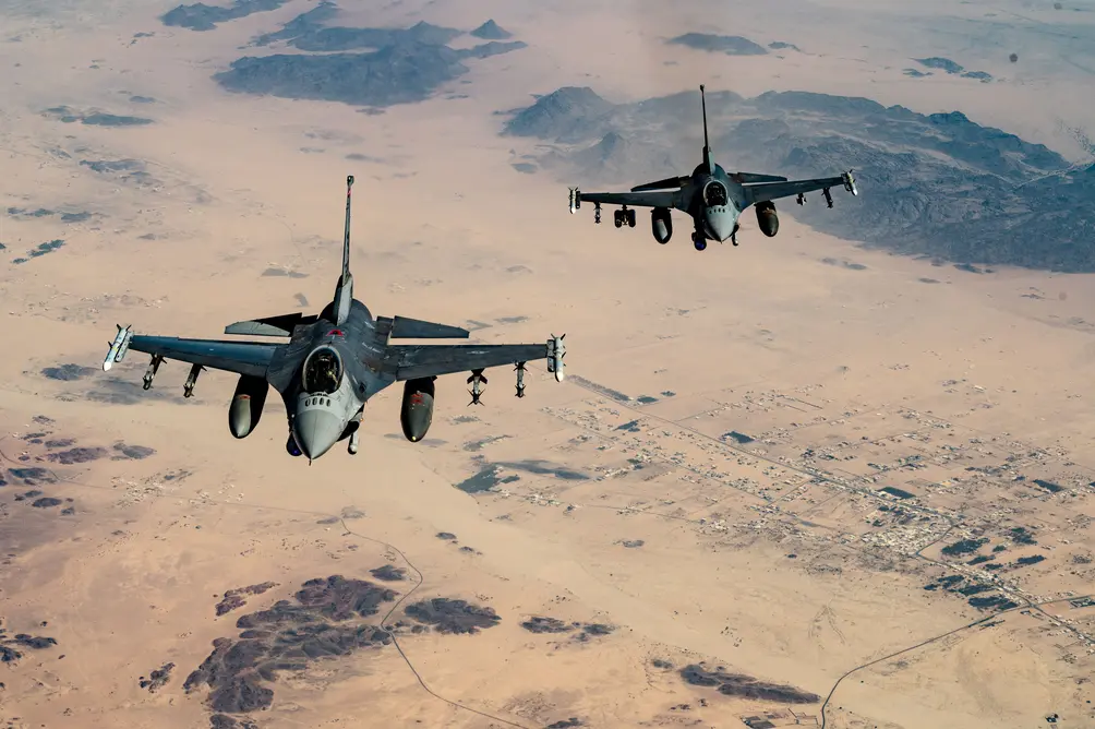 هواپیماهای F‑16 نیروی هوایی ایالات متحده در حال گشت حضور در منطقهٔ مسئولیت مرکز فرماندهی آمریکا، ۱۱ فوریهٔ ۲۰۲۵.